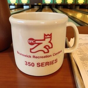 Vintage Brunswick plastic mug, 350 Series, appears unused, classic